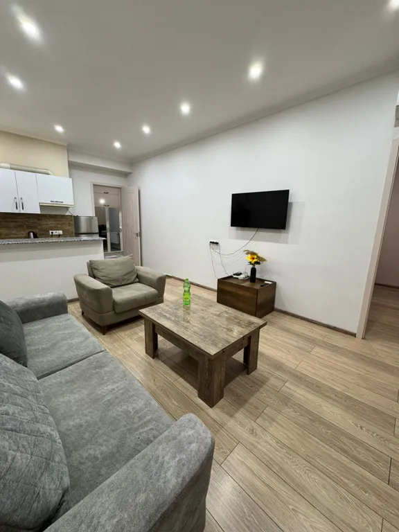 Трёхкомнатная квартира в Саакадзе тауерс