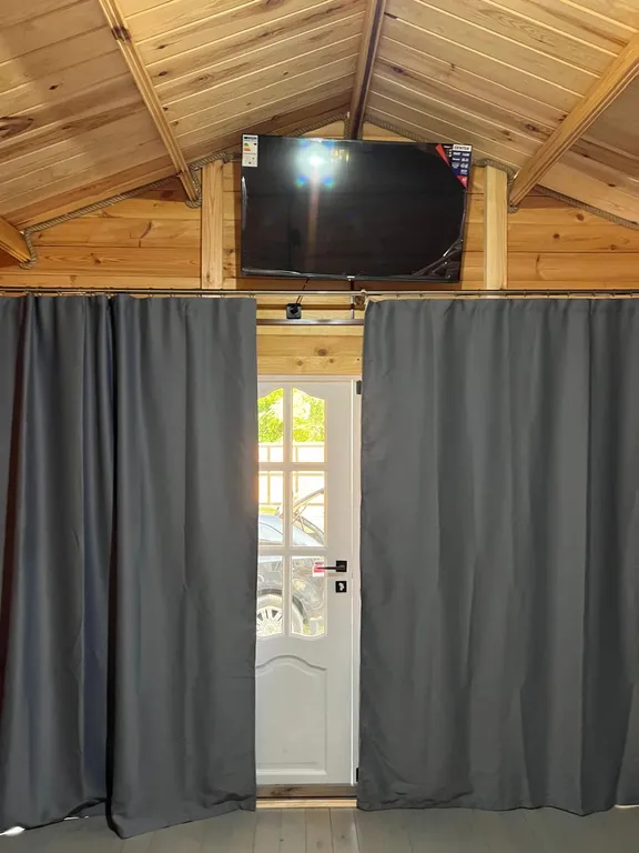 Домик с видом на море и горы