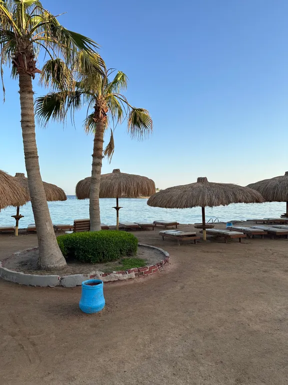 Апартаменты с личным пляжем и бассейном