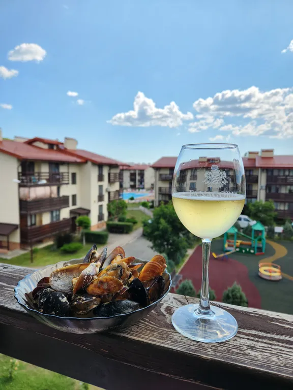 Квартира-студия с видом на горы и бассейн