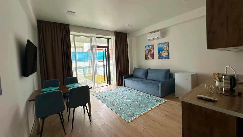 Полулюкс с патио и видом на бассейн