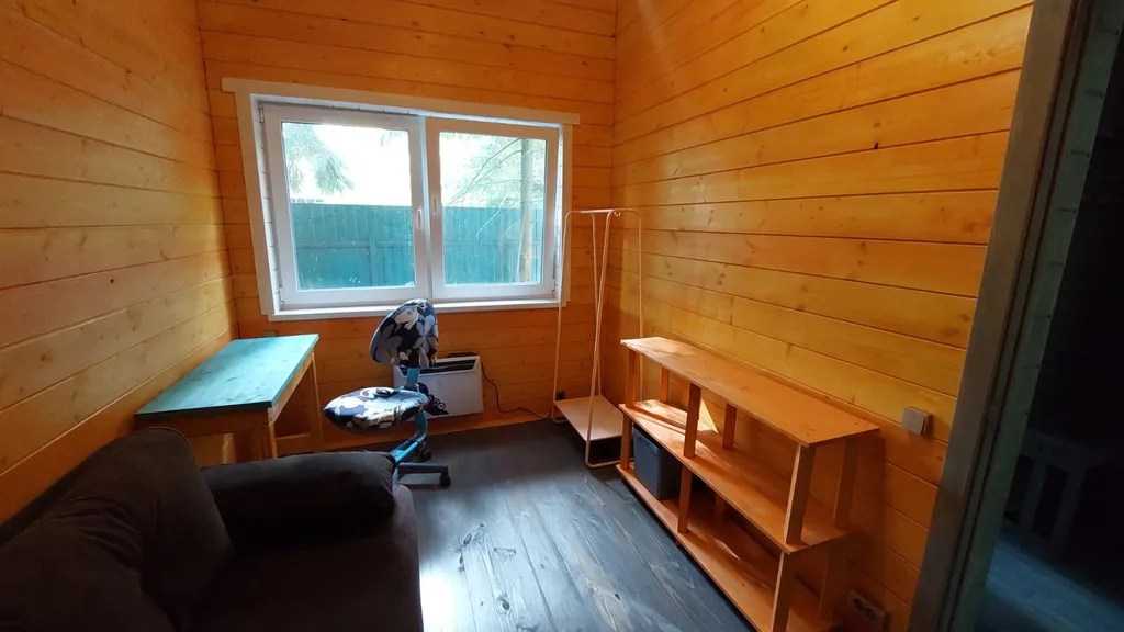 Барнхаус в лесу с голубой гостиной