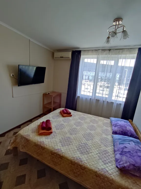 Эллинг на берегу моря