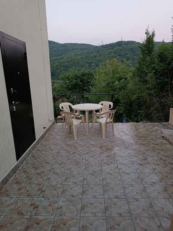 Новый уютный дом дупликс (левая половина) у берегу моря