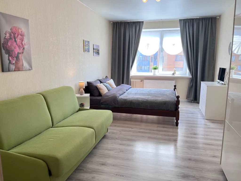 Комфортная квартира в ста шагах от метро — аренда посуточно в Мурино