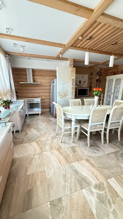 Уютный дом на берегу озера