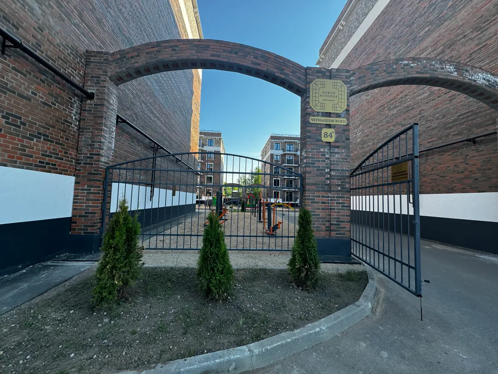 Большая Уютная 1-комнатная квартира,своя парковка,рядом магазин,центр