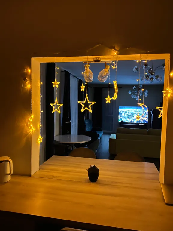 Большой коттедж с камином на просторном участке по Новой Риге