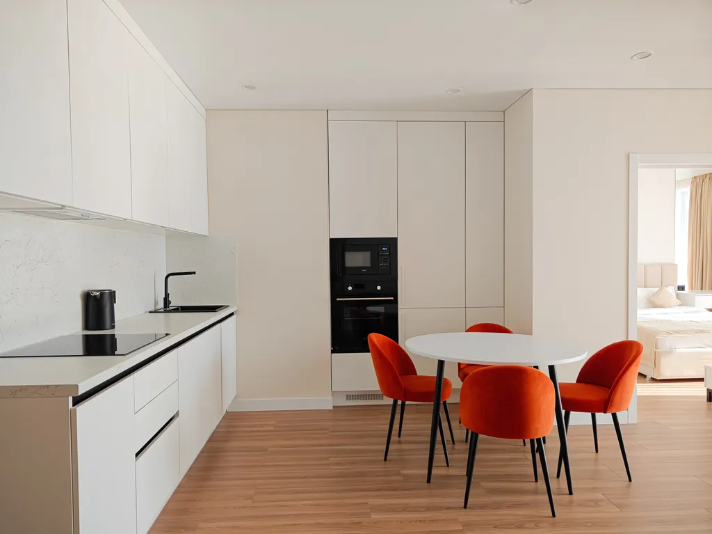 Апартаменты категории люкс 3-х комнатный на первой береговой линии