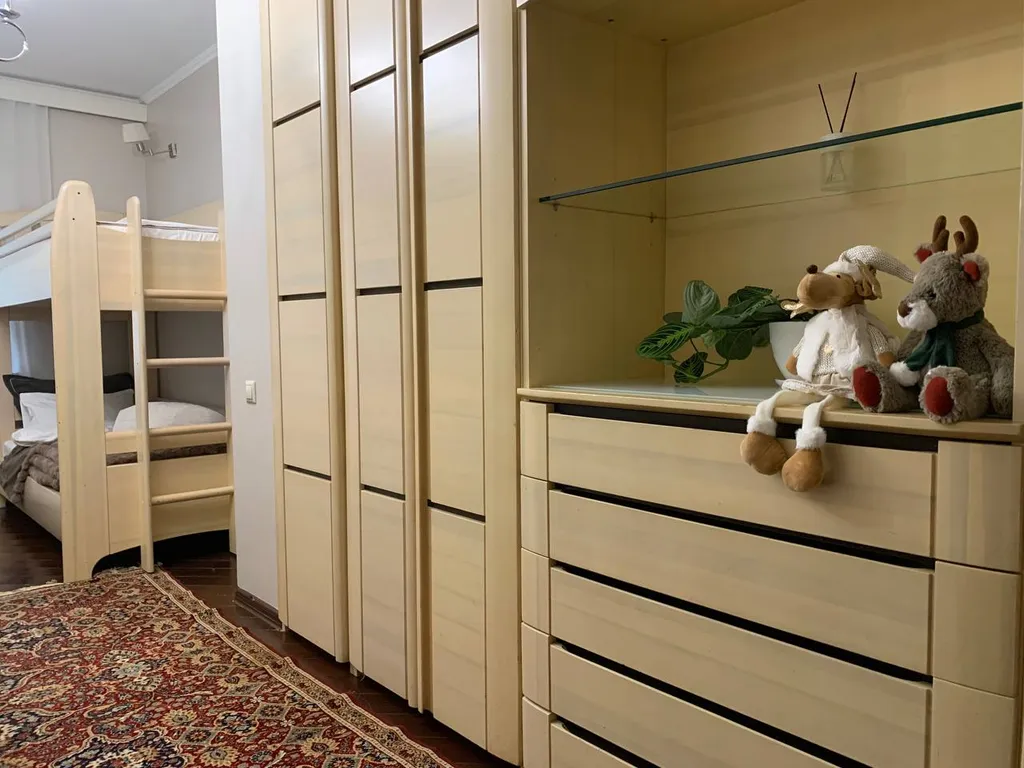 Дом с садом в центре рядом с набережной