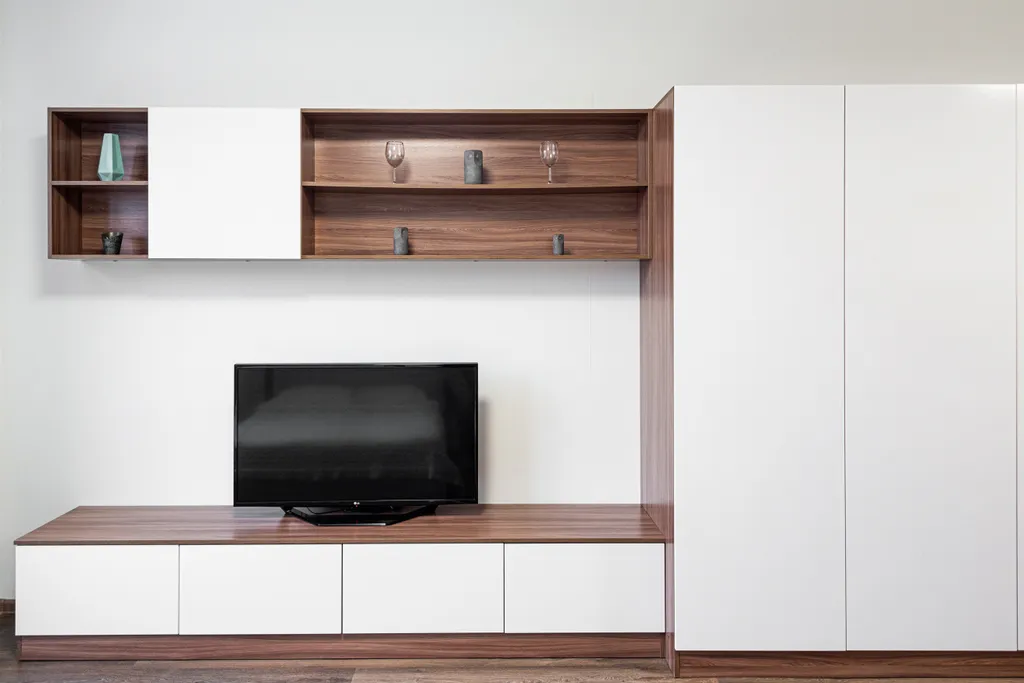 Светлая студия с кроватью и диваном