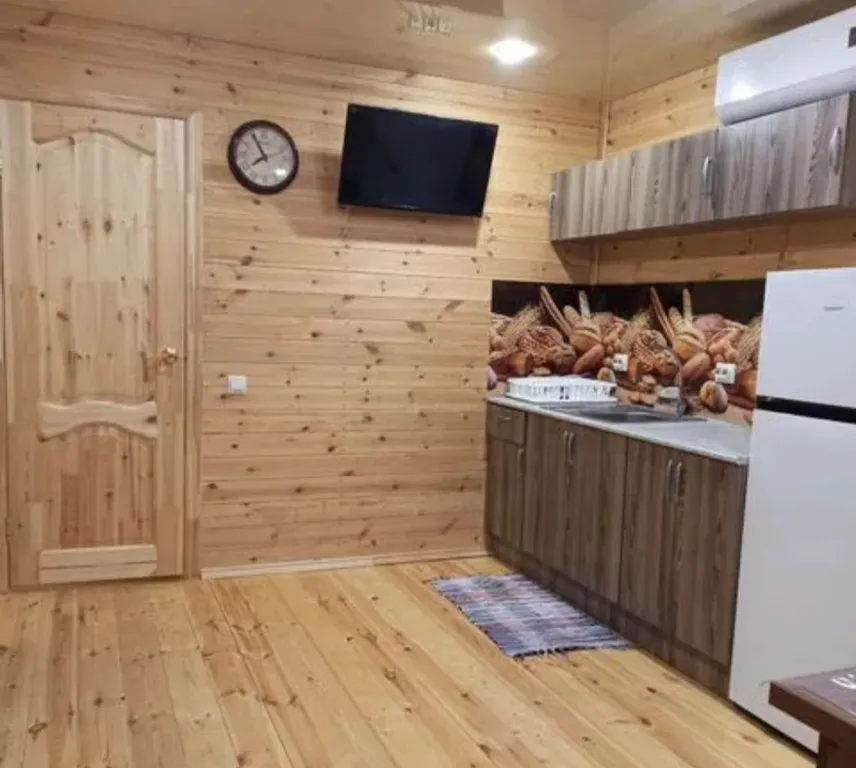 Деревянный домик у моря