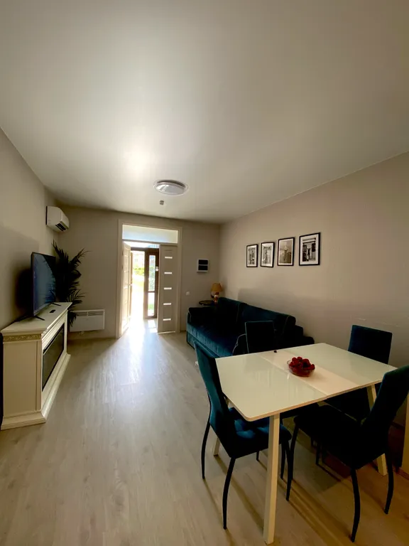 Семейная квартира с бассейнами