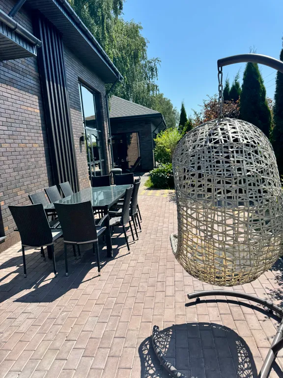 Новый дом с подогреваемым бассейном и сауной