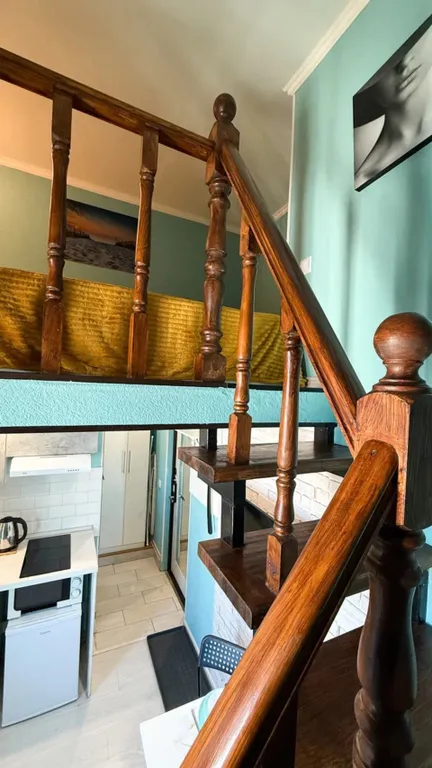 Стильная двухуровневая студия