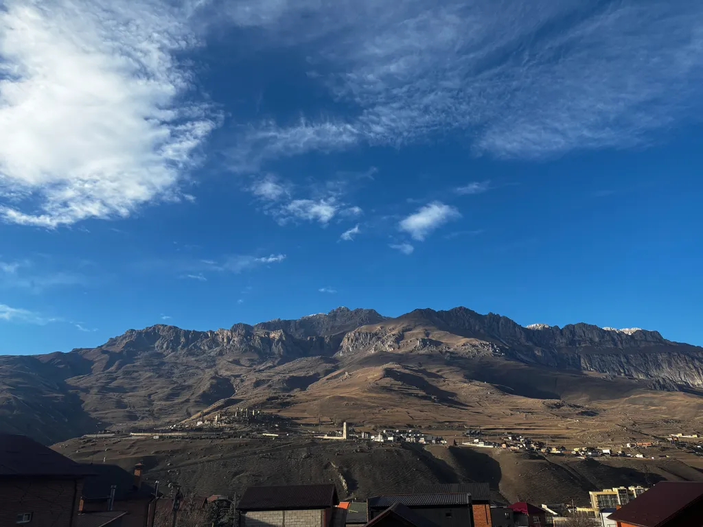 Новый коттедж с террасой и завораживающим видом на горы