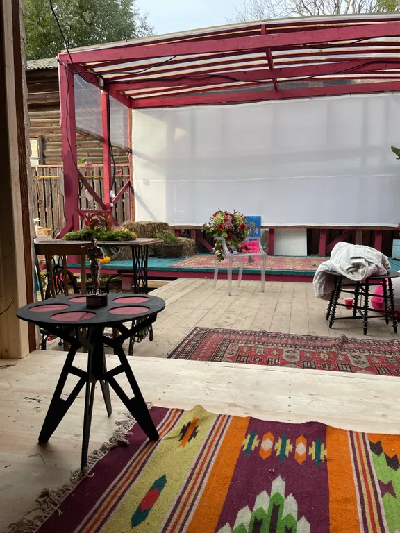 Домик мечты в самом живописном месте города, у реки и озера