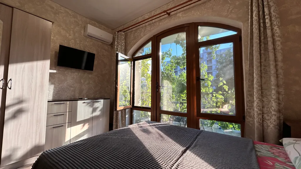 Студия с балконом