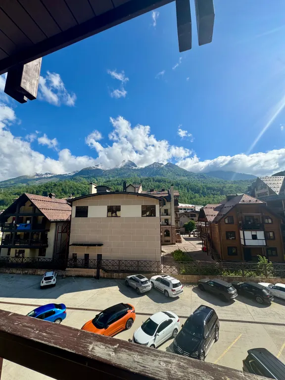 Светлая уютная студия с видом на горы