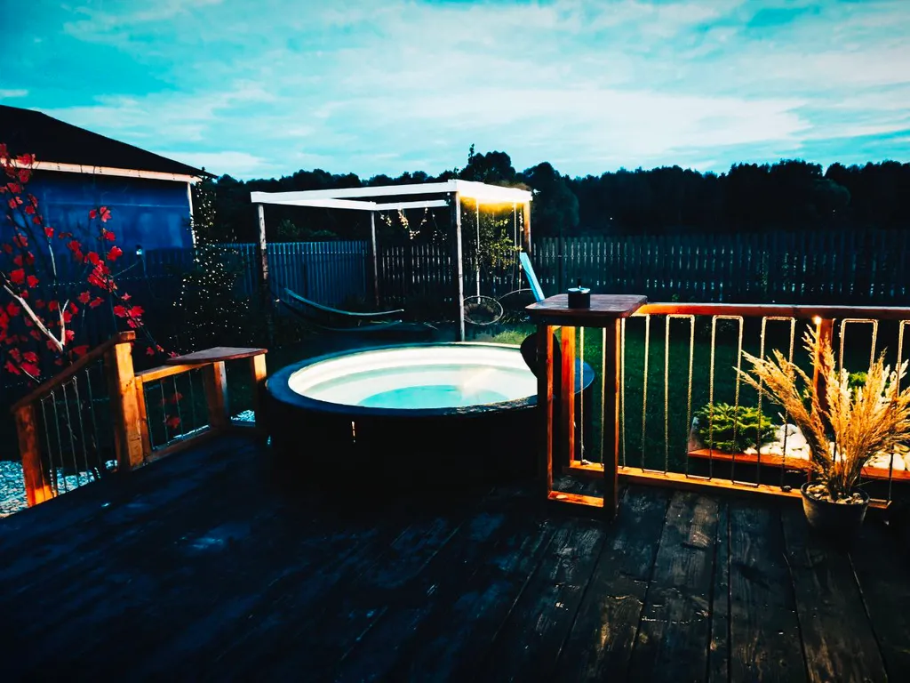 Треугольный дом Lis-A-dom с видом на реку