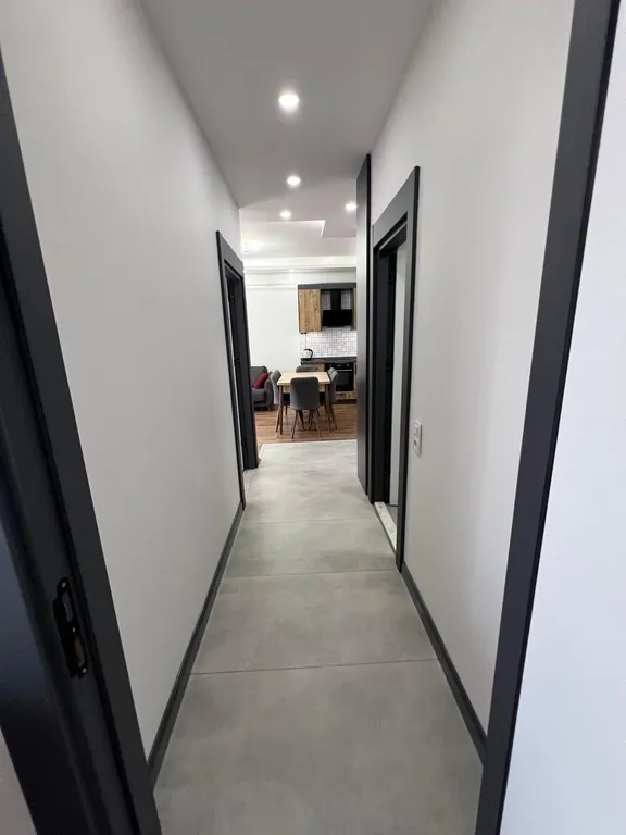 Стильная новая евротрёшка для отдыха на Средиземноморском побережье