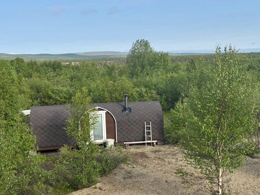 Уютный двухэтажный дом в окружении природы