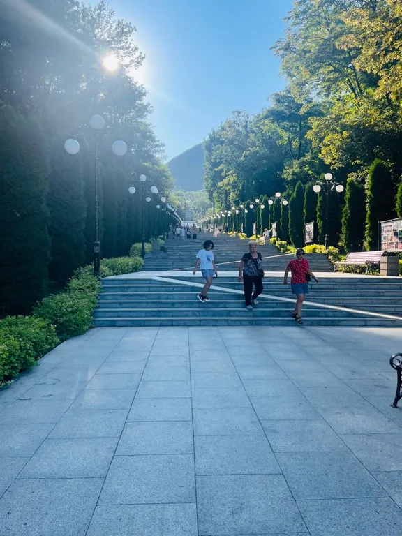 Уютная квартира в тихом районе с развитой инфраструктурой.