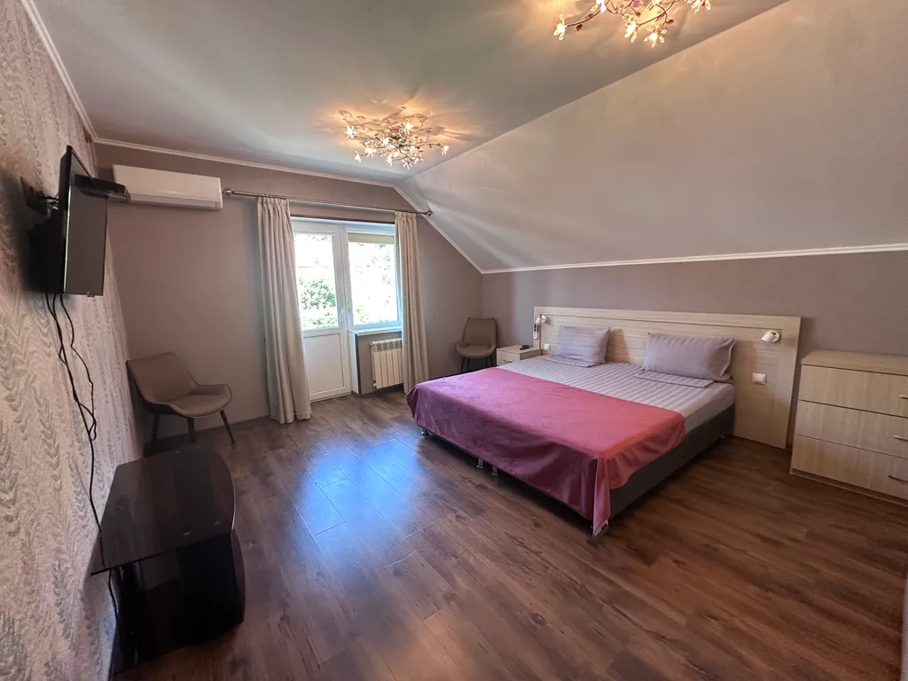 С бассейном на пляже