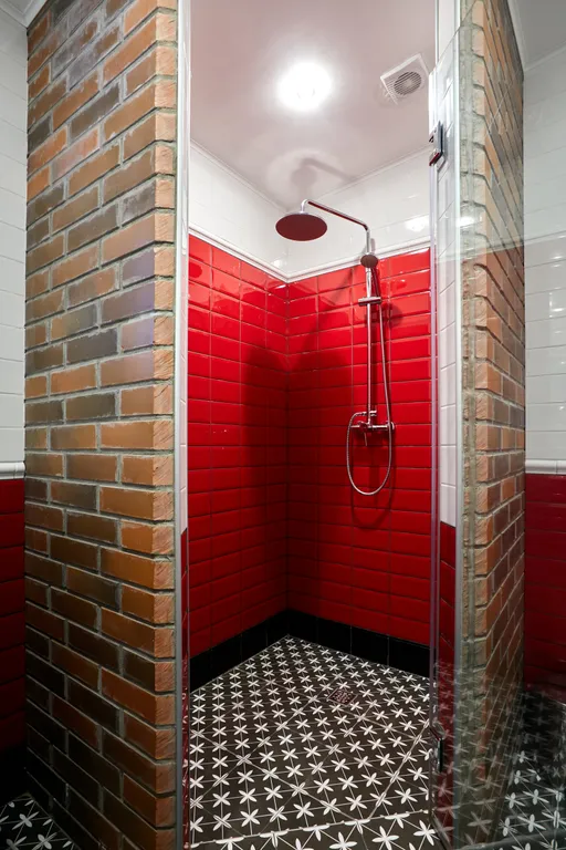 Большой коттедж с 5 спальнями, камином и террасой, Ромашка