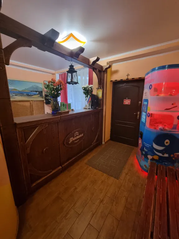 Эконом номер с мансар окнами и своей ванной под ключом напротив номера