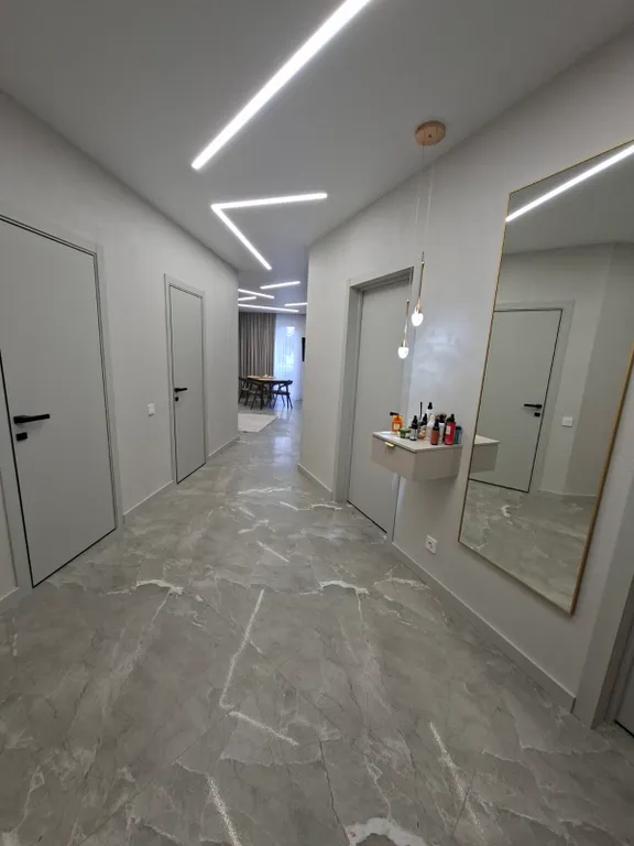 Трёхкомнатная квартира с дизайнерским ремонтом