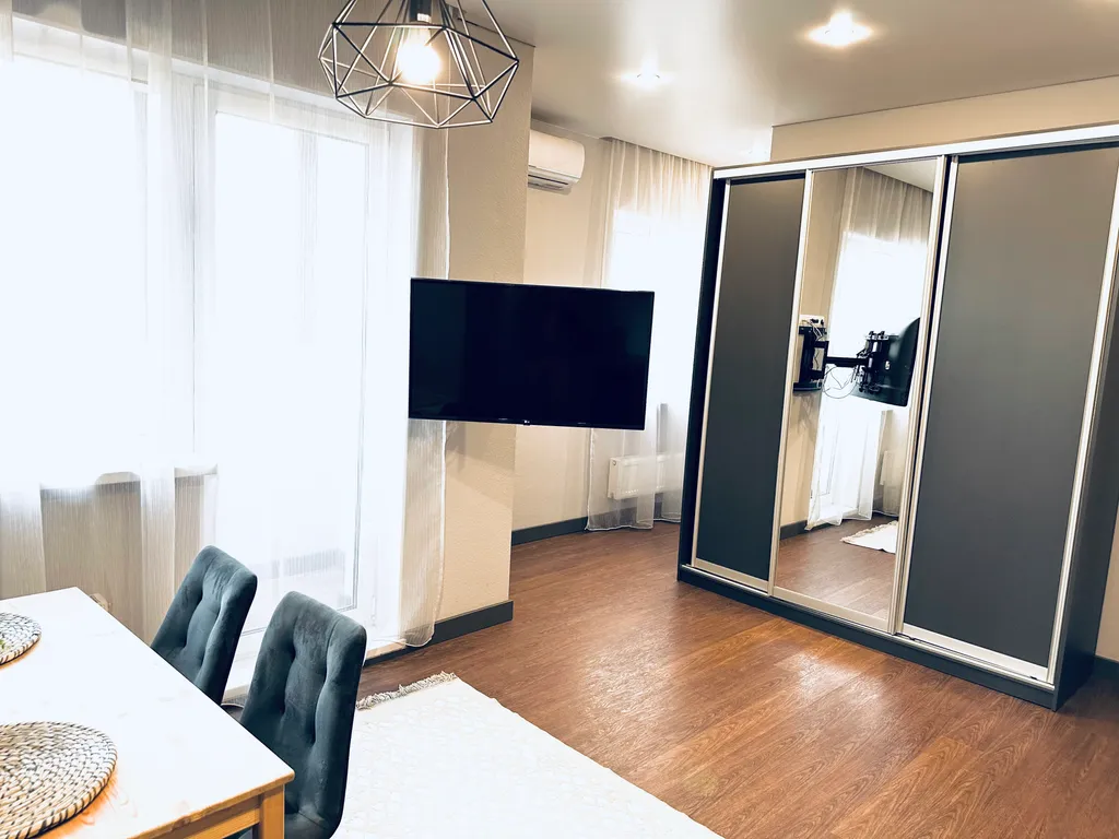 Двухкомнатная квартира в центре города, Российская, Набережная, Арбат