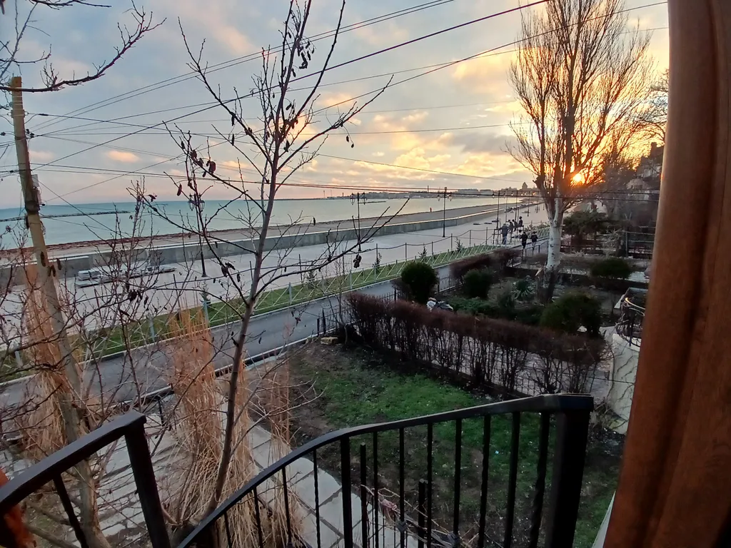 Коттедж Апартаменты на набережной с видом на море — Евпатория