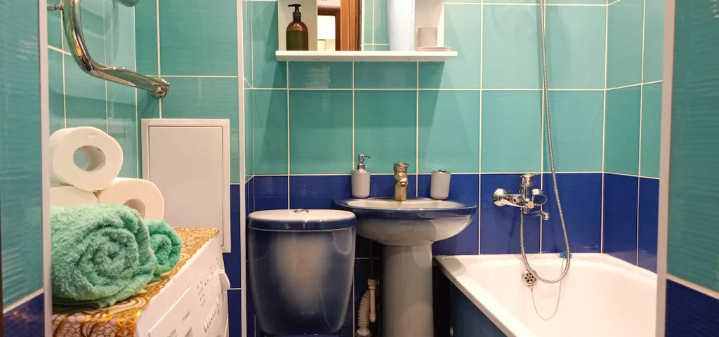 Двуспальная кровать + диван, центр. Отчетные документы,интернет