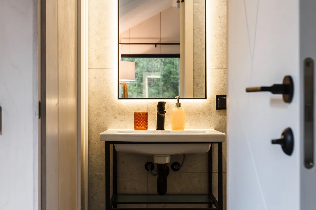 Коттедж Дом с ванной у панорамного окна в хвойном лесу by Lynwood — Вырица