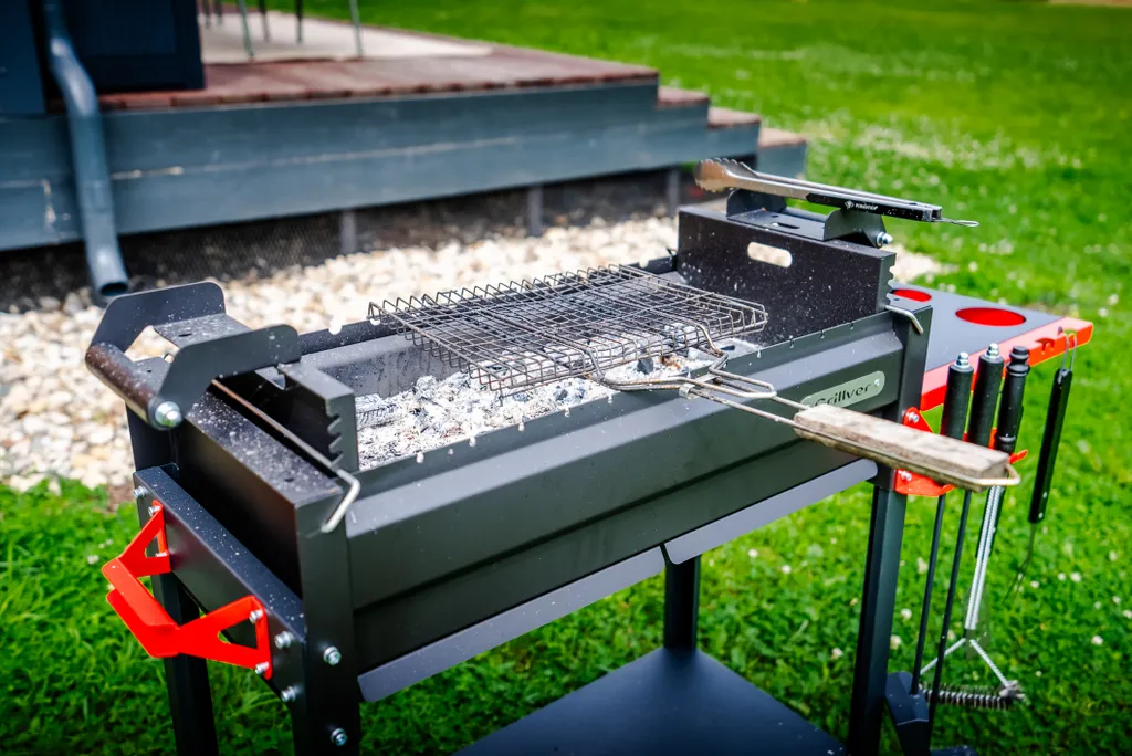 Наедине - дом в лесу