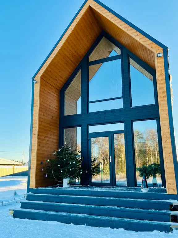 Уютный дом на берегу озера