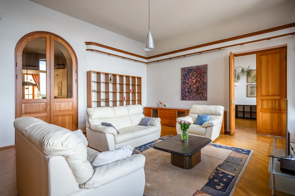 Двухуровневая квартира с видом на Неву по соседству с Эрмитажем