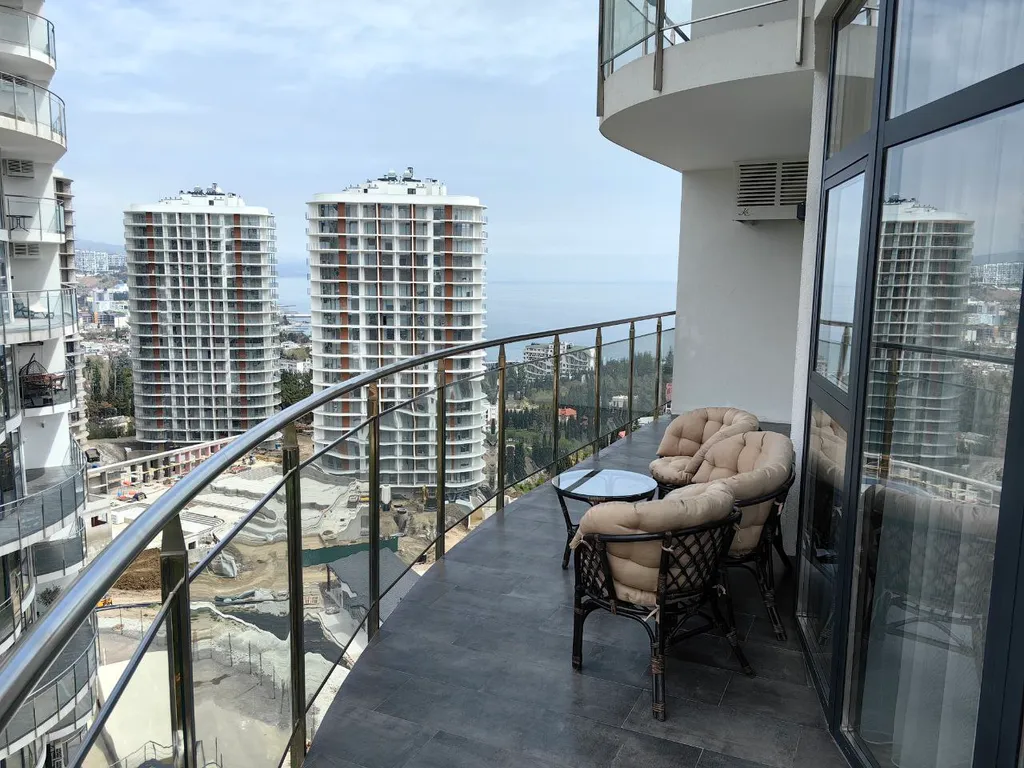 Дизайнерские апартаменты с видом на горы и море