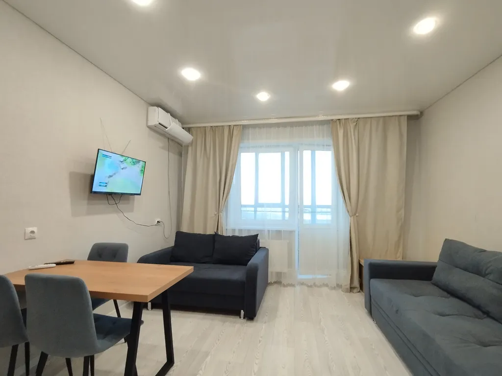 Студия с видом на озеро