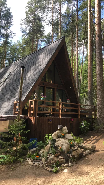 Коттедж Дом А-frame в хвойном лесу — Половина