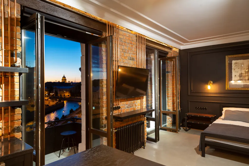 Апартаменты с видом на Исаакиевский собор и канал в центре Петербурга