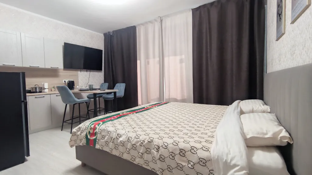 Новая уютнaя квaртира-студия класса Комфорт с панорамным видом