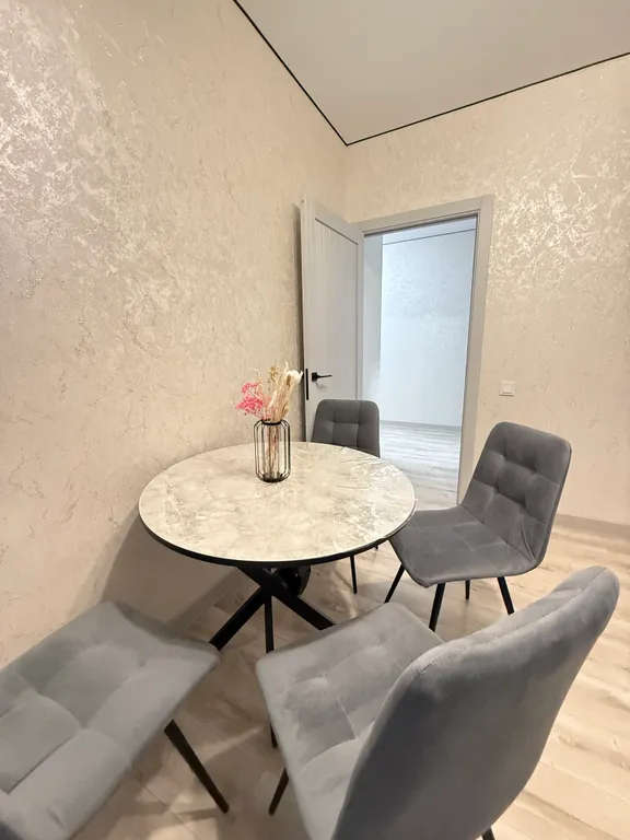 Уютная просторная кв в центре МКР1