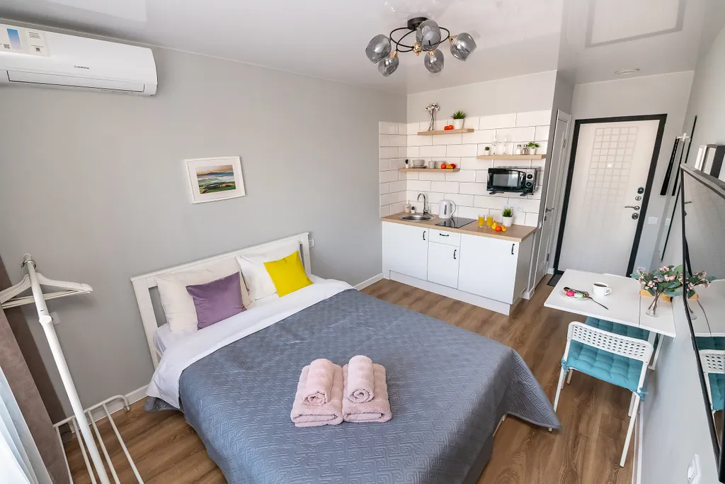 Современная студия с видом на бухту Золотой рог