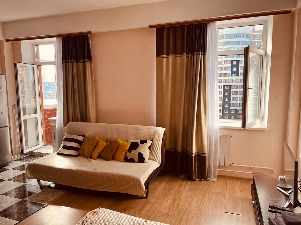 Уютная студия возле набережной с видом на Ангару