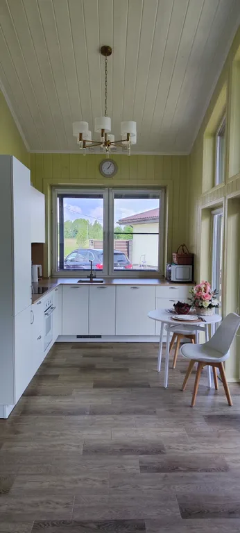 Дом с панорамными окнами в стиле Barn House