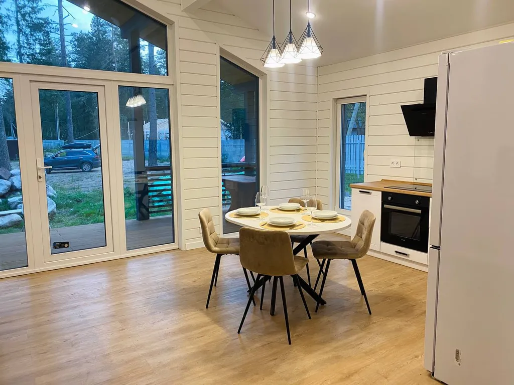 Современный дом с панорамными окнами