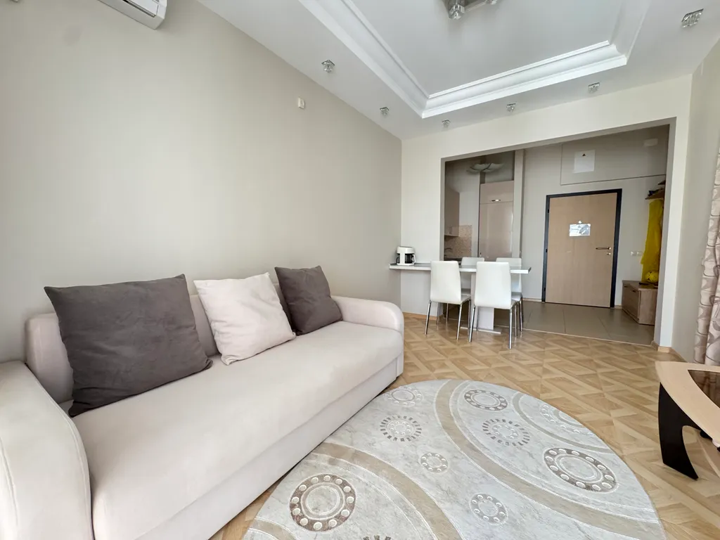 Уютная квартира в центре со своей террасой и бассейном