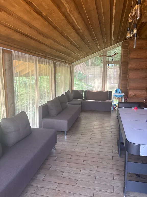 Шале на берегу реки с баней и горячей купелью